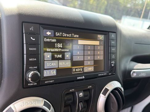 Used 2015 Jeep Wrangler Unlimited Sahara w/ Connectivity Group AWD/4WD image 23