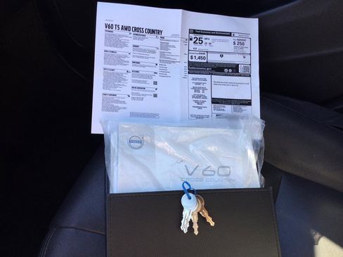 Used 2017 Volvo V60 T5 Cross Country w/ Climate Package image 25