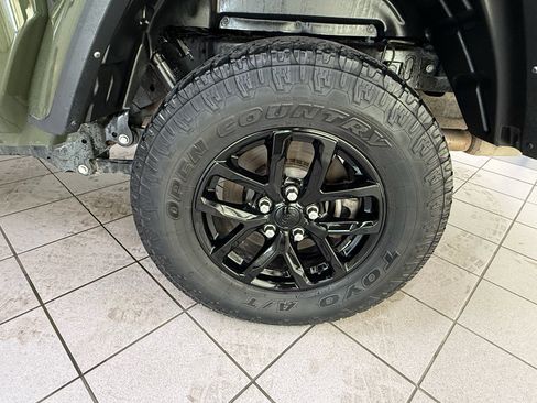 Used 2022 Jeep Gladiator Sport AWD/4WD image 13