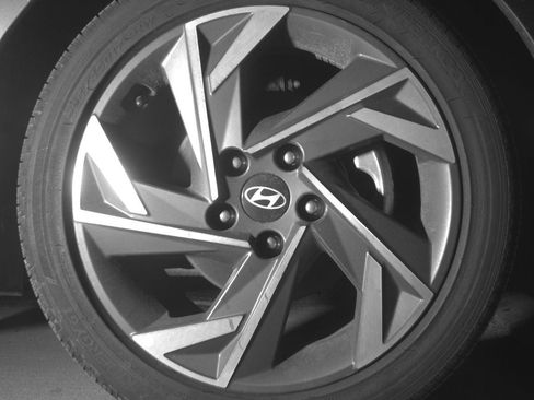 Used 2025 Hyundai Elantra Limited FWD image 13