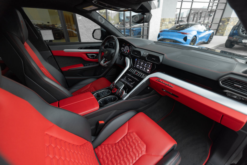 Used 2021 Lamborghini Urus AWD/4WD image 36