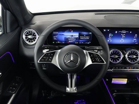 New 2026 Mercedes-Benz GLB 250 image 3