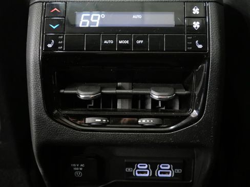 Used 2023 Jeep Grand Cherokee L Limited w/ Luxury Tech Group II AWD/4WD image 26