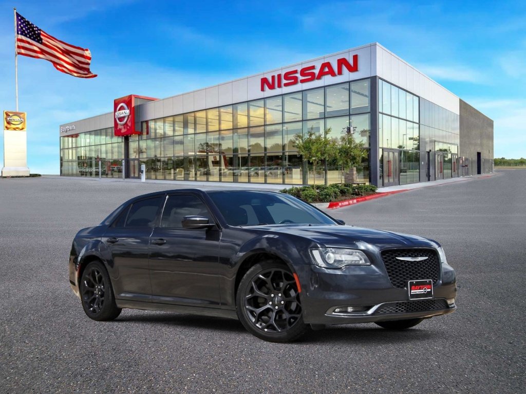 Used 2019 Chrysler 300 S RWD image 1