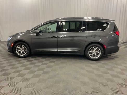 Used 2018 Chrysler Pacifica Limited w/ Advanced Safetytec Group FWD image 8
