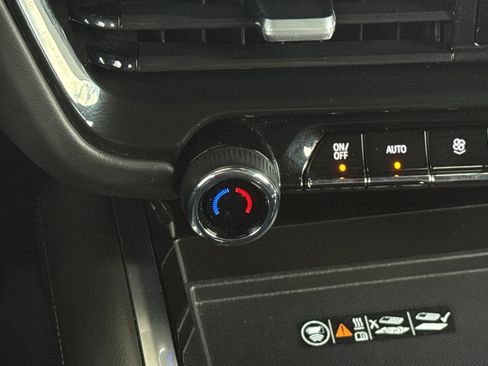 Used 2025 Chevrolet Tahoe LT AWD/4WD image 29