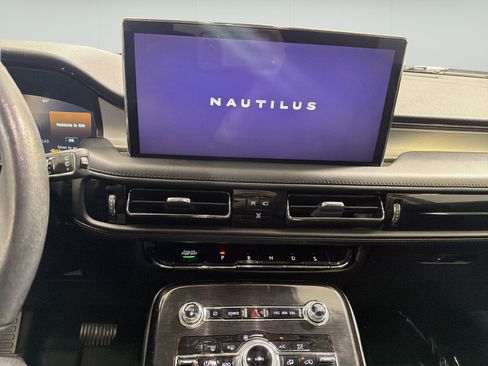 Used 2023 Lincoln Nautilus FWD w/ Premium Package image 20