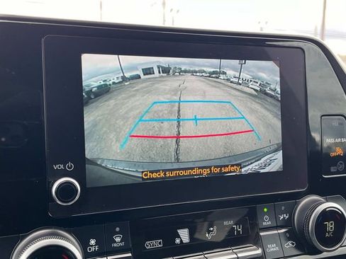 Used 2024 Toyota Highlander LE image 20