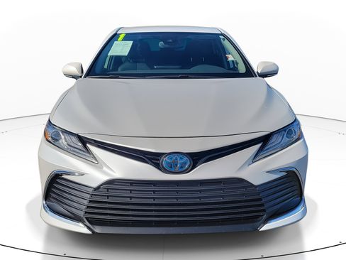 Used 2021 Toyota Camry XLE image 2