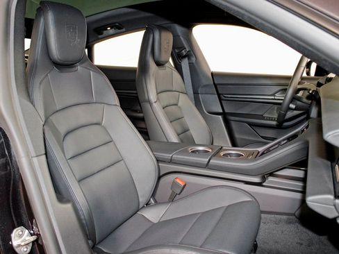 Certified 2026 Porsche Taycan AWD/4WD image 40