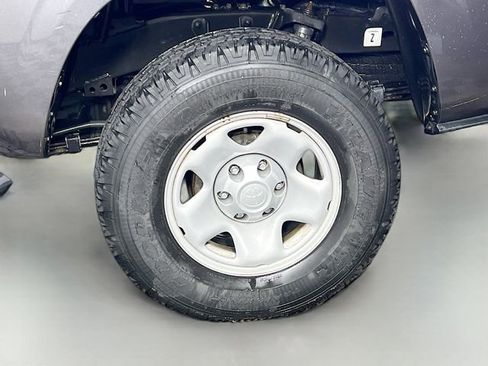 Used 2018 Toyota Tacoma SR image 10