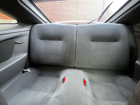 Used 2000 Toyota Celica GT FWD image 9