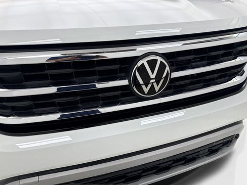 Used 2023 Volkswagen Atlas SE w/ Black Wheel Package FWD image 25