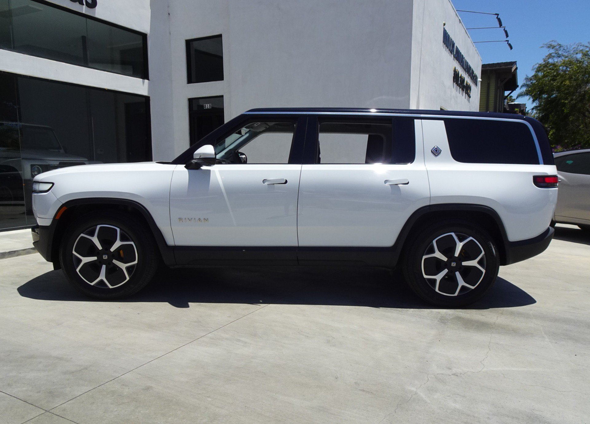 Used 2024 Rivian R1S Adventure Quad AWD/4WD image 4