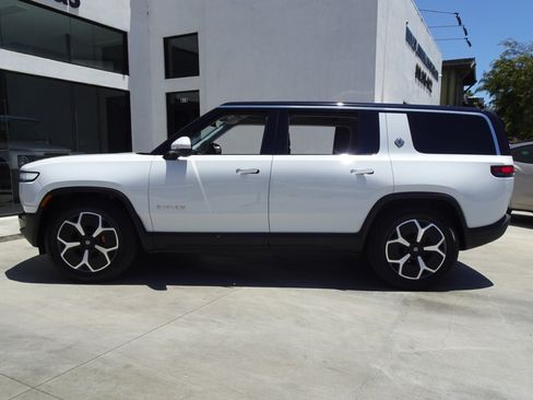 Used 2024 Rivian R1S Adventure AWD/4WD image 4