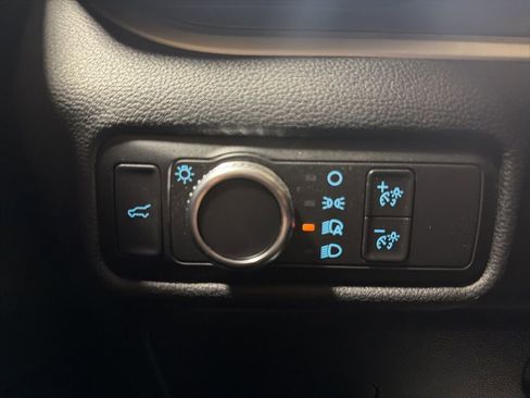 Used 2022 Ford Explorer XLT image 9