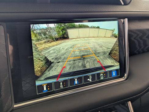 Used 2023 GMC Yukon XL Denali image 28