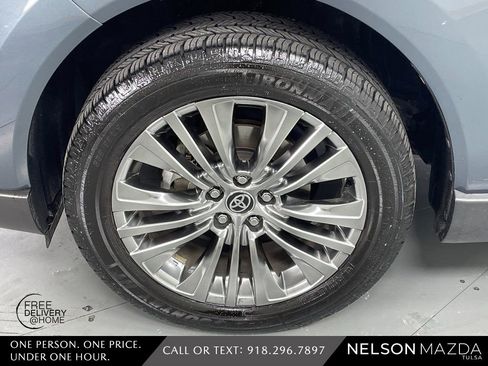 Used 2021 Toyota Venza XLE w/ Softex Package image 13