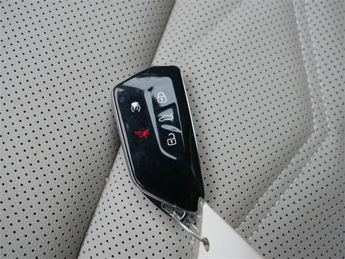 Certified 2025 Volkswagen Atlas SE image 36