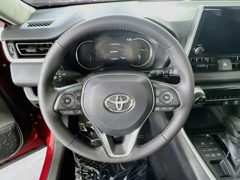 Used 2025 Toyota RAV4 XLE w/ Convenience Package AWD/4WD image 11