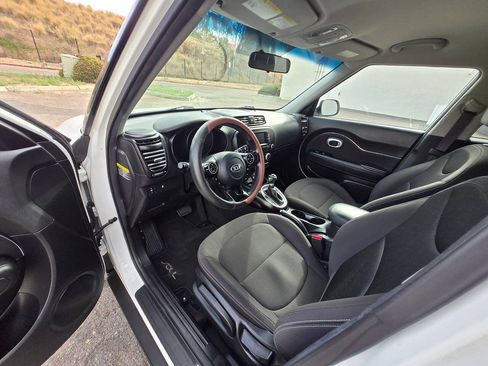 Used 2017 Kia Soul FWD image 20
