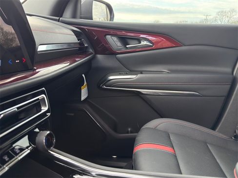 Used 2026 Chevrolet Traverse RS image 22