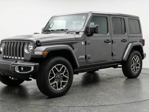 Used 2025 Jeep Wrangler Sahara image 3