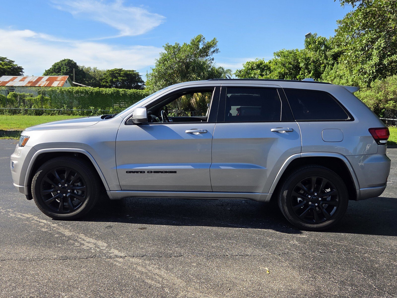 Used 2021 Jeep Grand Cherokee Laredo X RWD image 2