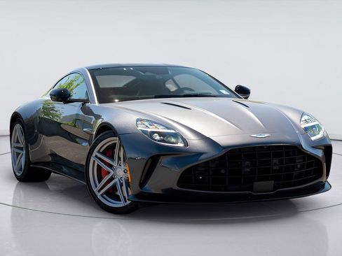 Used 2025 Aston Martin V8 Vantage Coupe RWD image 3