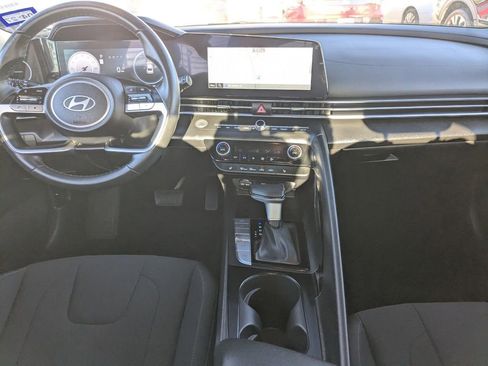 Used 2025 Hyundai Elantra SEL image 25
