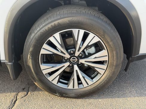 Used 2021 Nissan Rogue SV FWD image 9