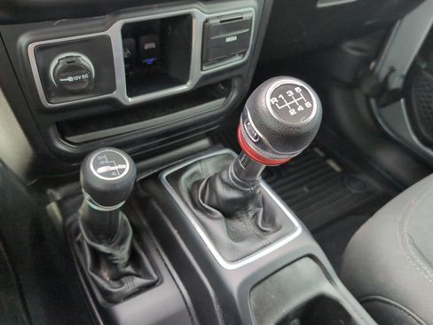 Used 2018 Jeep Wrangler Unlimited Sport AWD/4WD image 21