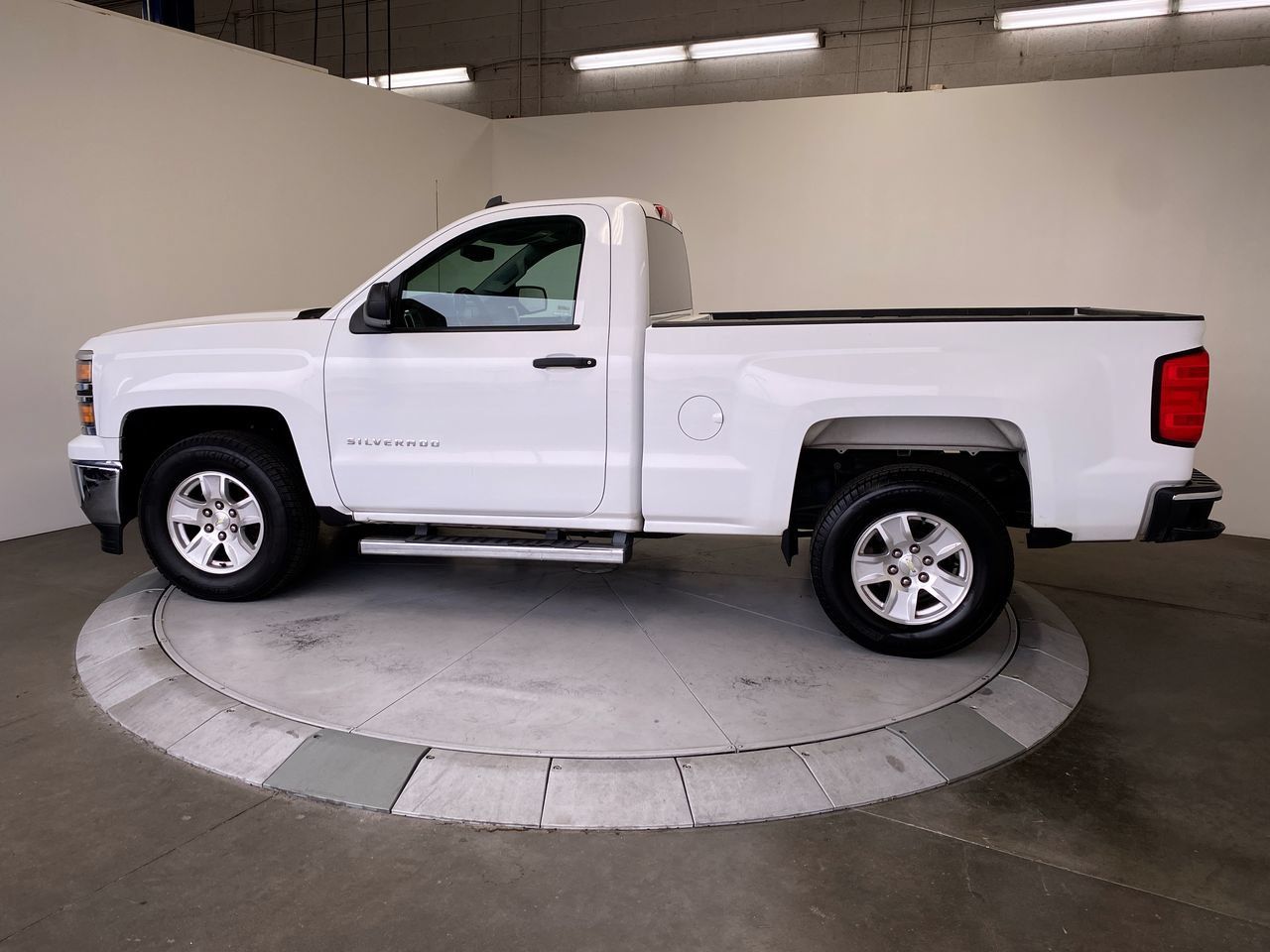 Used 2014 Chevrolet Silverado 1500 LT RWD image 2