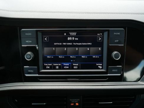 Certified 2022 Volkswagen Jetta SE FWD image 28