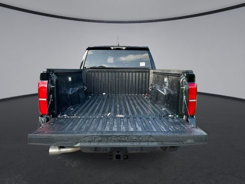 Certified 2025 Toyota Tacoma TRD Off-Road AWD/4WD image 31