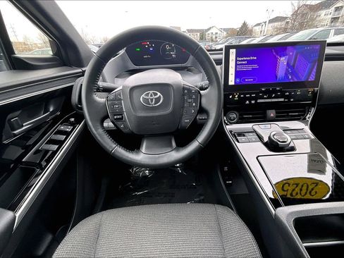 Used 2025 Toyota bZ4X FWD image 5