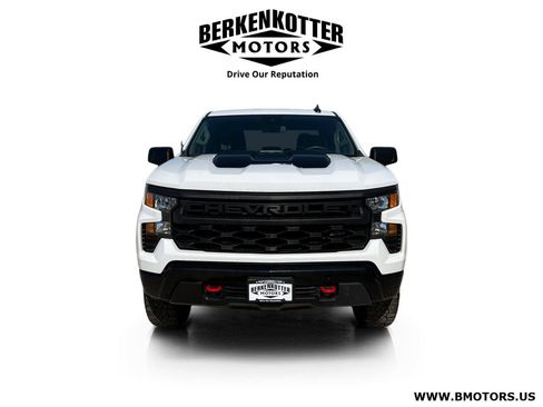 Used 2024 Chevrolet Silverado 1500 Custom Trail Boss w/ LPO, Dark Essentials Package AWD/4WD image 8