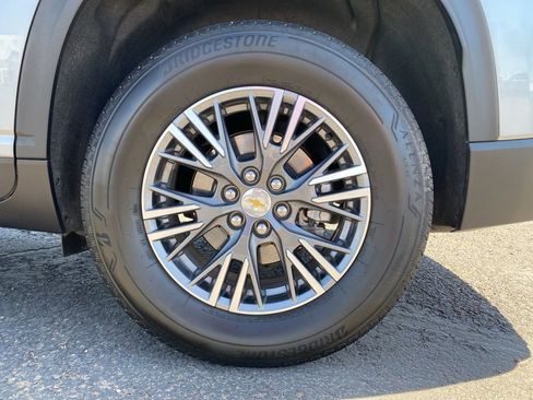 Used 2025 Chevrolet Traverse LT FWD image 26