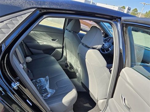 Used 2025 Hyundai Elantra Blue image 14