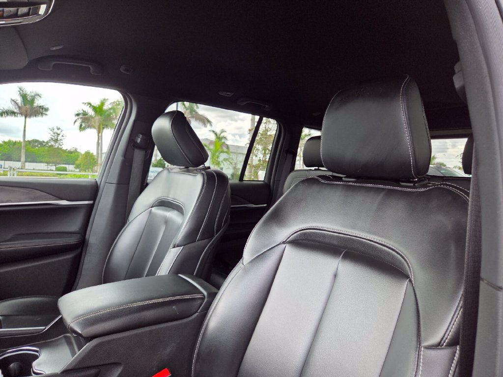 Used 2024 Jeep Grand Cherokee Limited AWD/4WD image 27