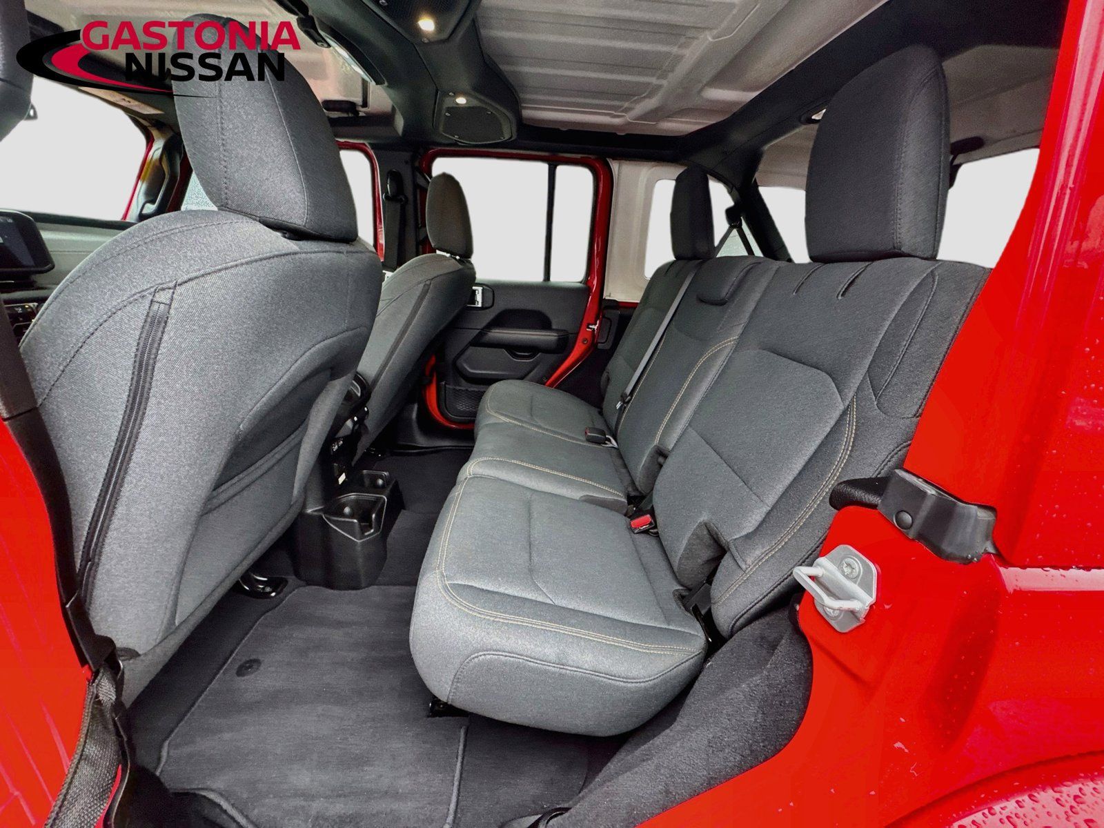 Used 2025 Jeep Wrangler Unlimited Sahara AWD/4WD image 31