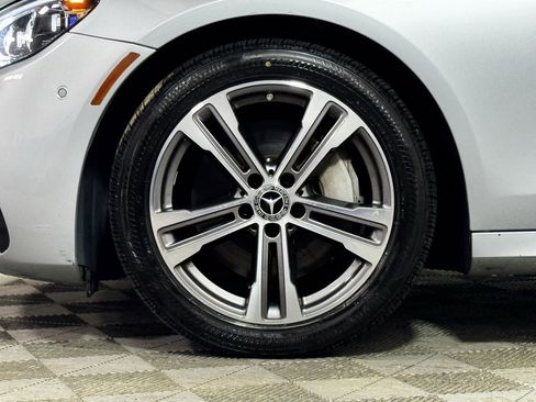 Used 2022 Mercedes-Benz E 350 4MATIC Sedan image 2