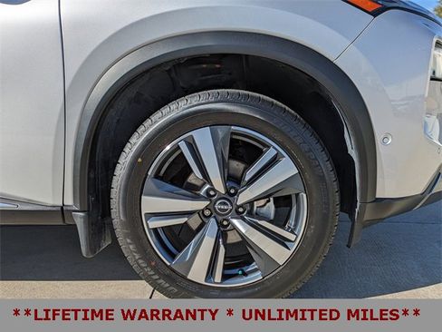 Used 2023 Nissan Rogue SL w/ SL Premium Package image 12