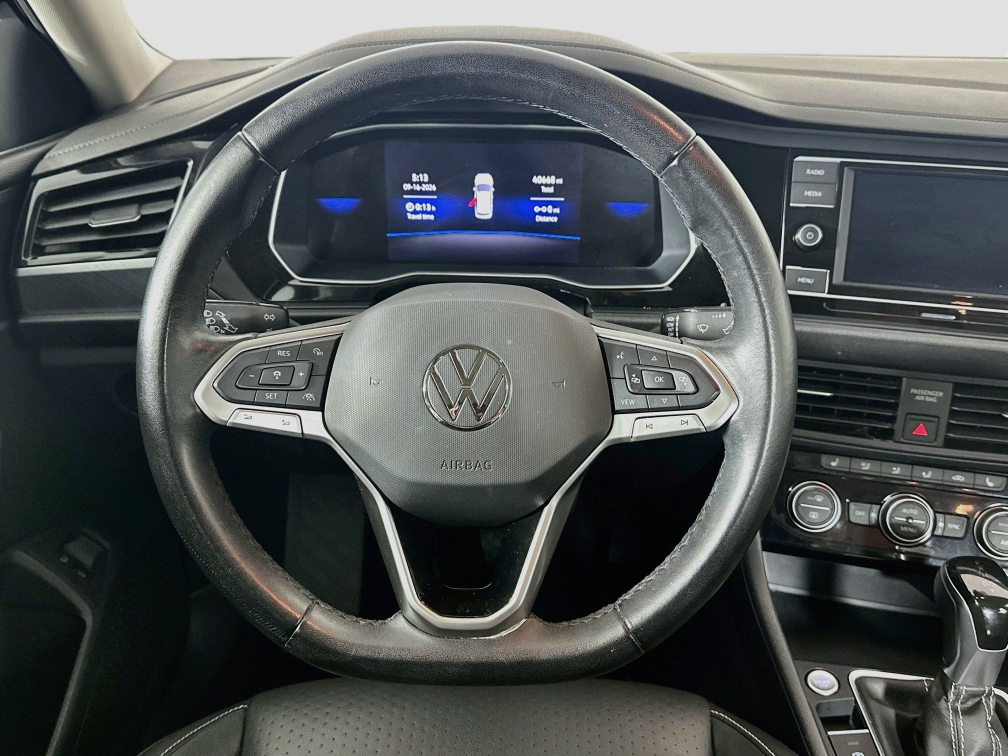 Used 2024 Volkswagen Jetta SE FWD image 18