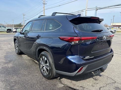 Used 2022 Toyota Highlander XLE AWD/4WD image 5