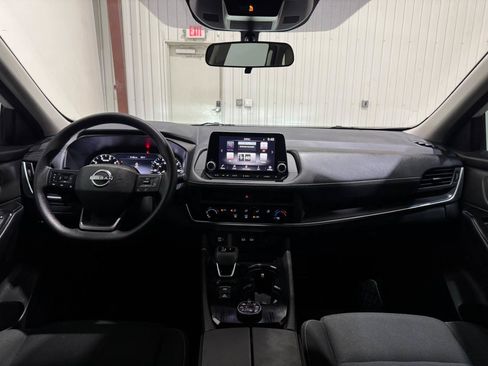 Used 2025 Nissan Rogue S AWD/4WD image 18
