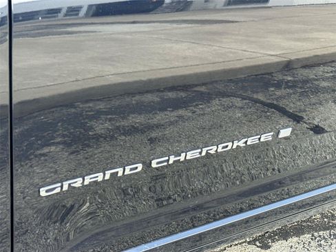 Used 2023 Jeep Grand Cherokee L Overland AWD/4WD image 11