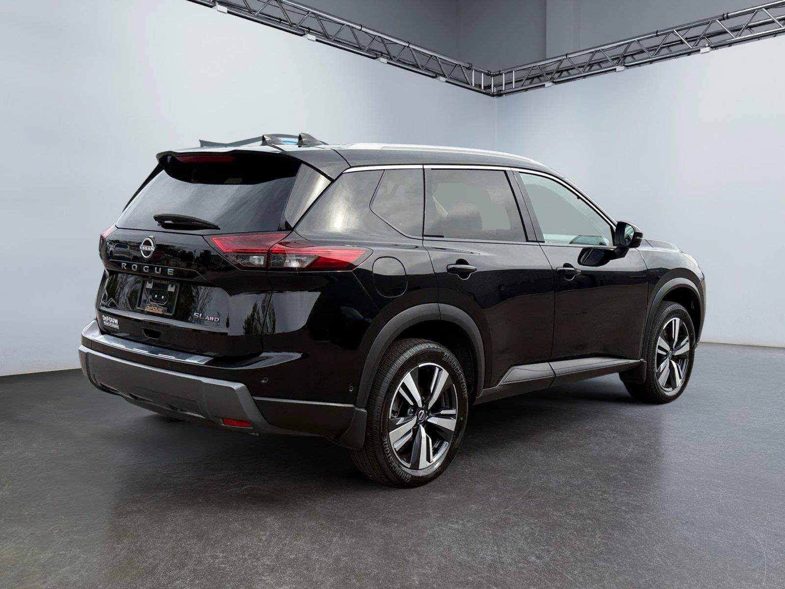 Certified 2025 Nissan Rogue SL w/ Tech Package AWD/4WD image 3