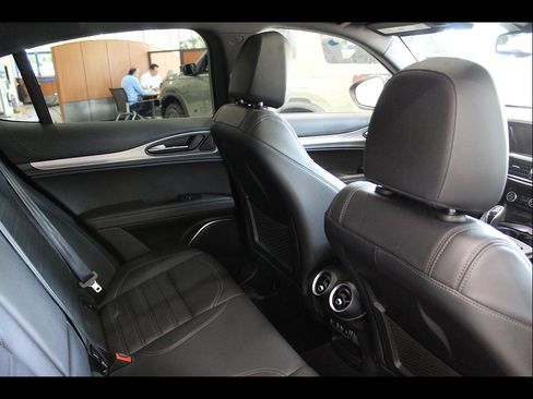 Used 2022 Alfa Romeo Stelvio Veloce AWD/4WD image 20