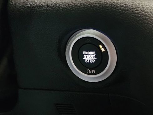 New 2026 Chrysler Pacifica Select FWD image 21